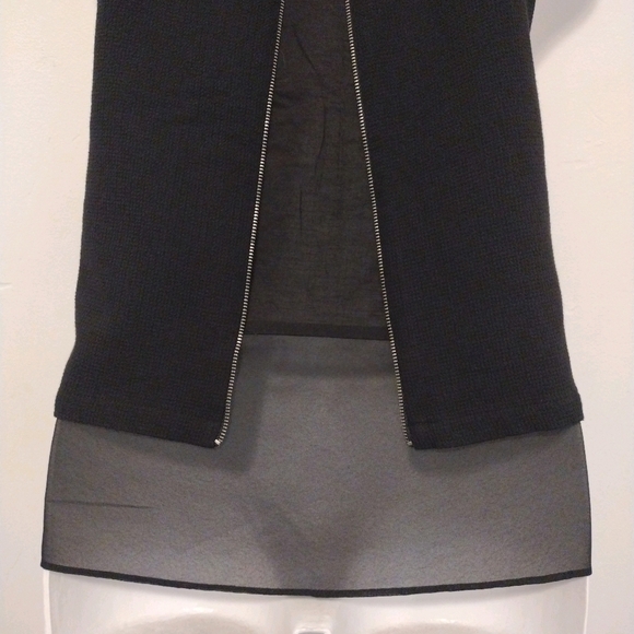 Banana Republic Factory - Sleeveless Texture Over Sheer Zipped Top - Picture 12 of 16